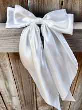 Load image into Gallery viewer, Doria Bow