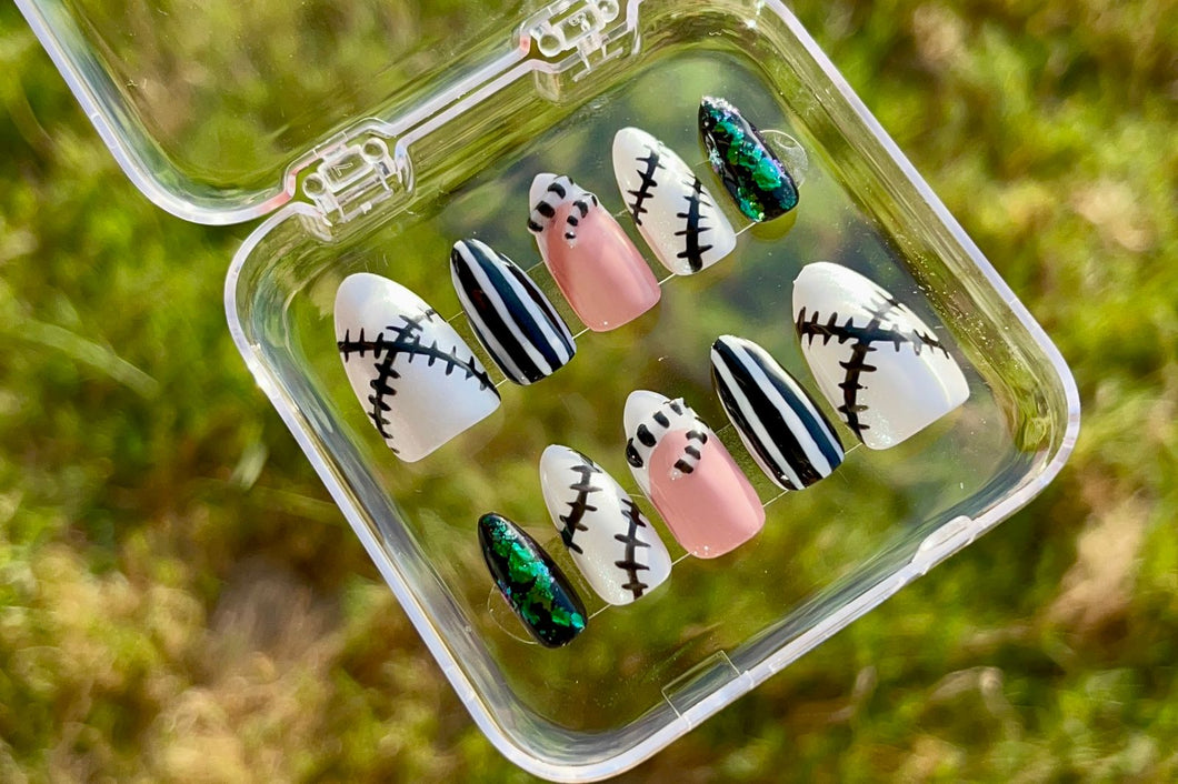 Spooky Stitches Press On Nails 🖤👻